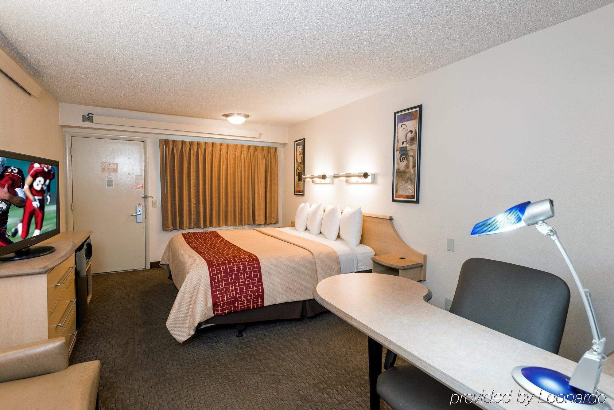 Red Roof Inn Detroit-Rochester Hills/ Auburn Hills ภายนอก รูปภาพ