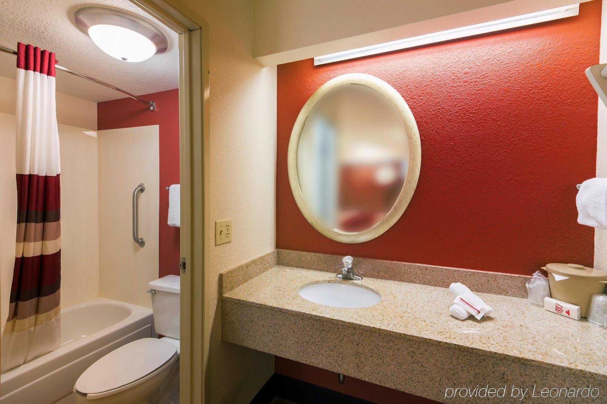 Red Roof Inn Detroit-Rochester Hills/ Auburn Hills ภายนอก รูปภาพ