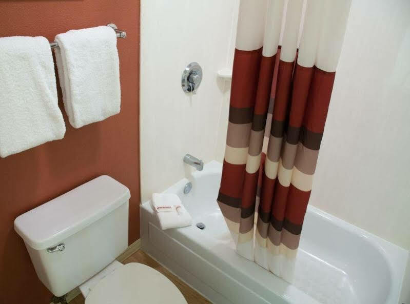 Red Roof Inn Detroit-Rochester Hills/ Auburn Hills ภายนอก รูปภาพ