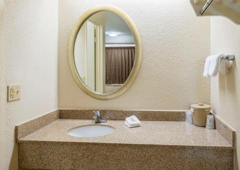 Red Roof Inn Detroit-Rochester Hills/ Auburn Hills ภายนอก รูปภาพ
