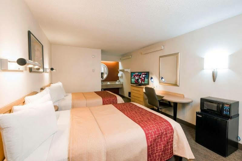 Red Roof Inn Detroit-Rochester Hills/ Auburn Hills ภายนอก รูปภาพ